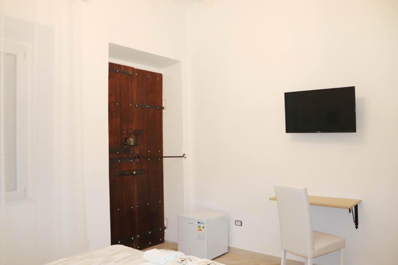 Clelia'S Boutique Rooms & Suites La Maddalena  Exteriör bild