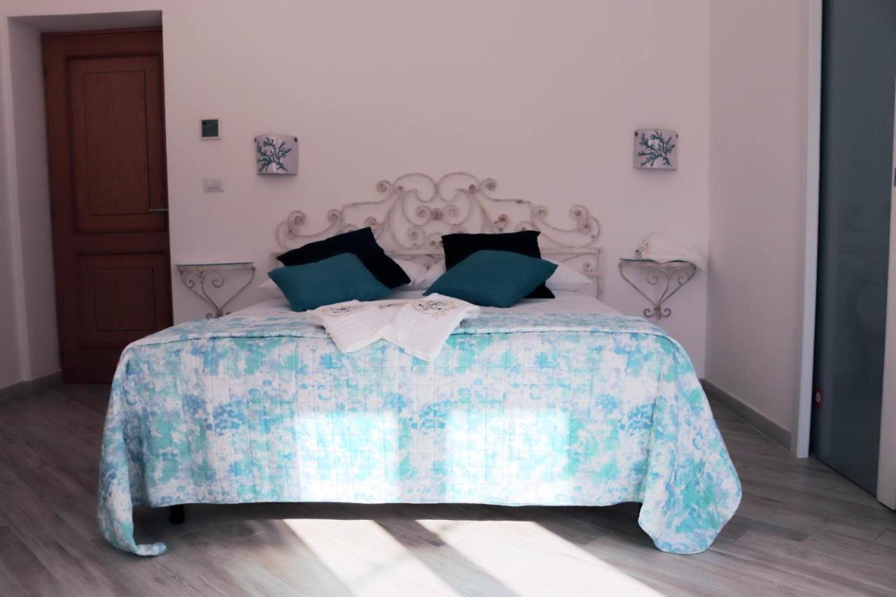Clelia'S Boutique Rooms & Suites La Maddalena  Exteriör bild