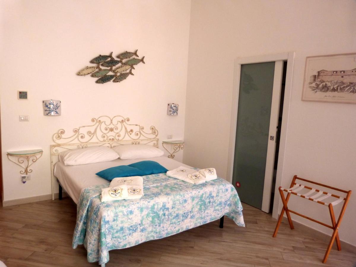 Clelia'S Boutique Rooms & Suites La Maddalena  Exteriör bild