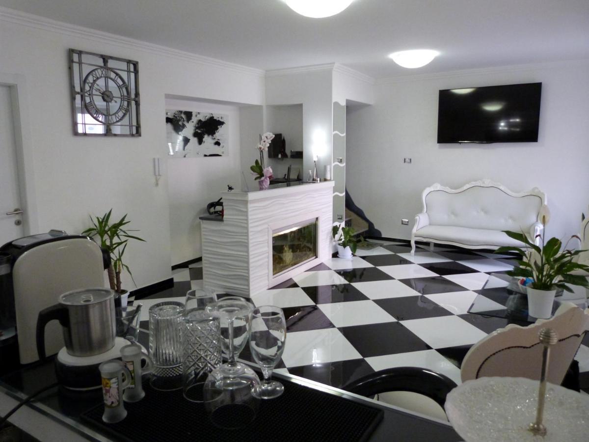 Clelia'S Boutique Rooms & Suites La Maddalena  Exteriör bild