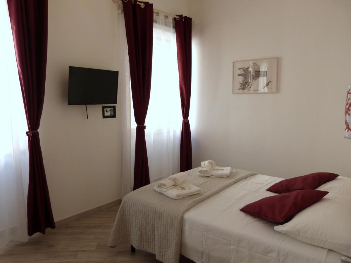 Clelia'S Boutique Rooms & Suites La Maddalena  Exteriör bild
