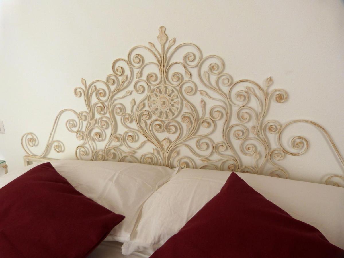 Clelia'S Boutique Rooms & Suites La Maddalena  Exteriör bild