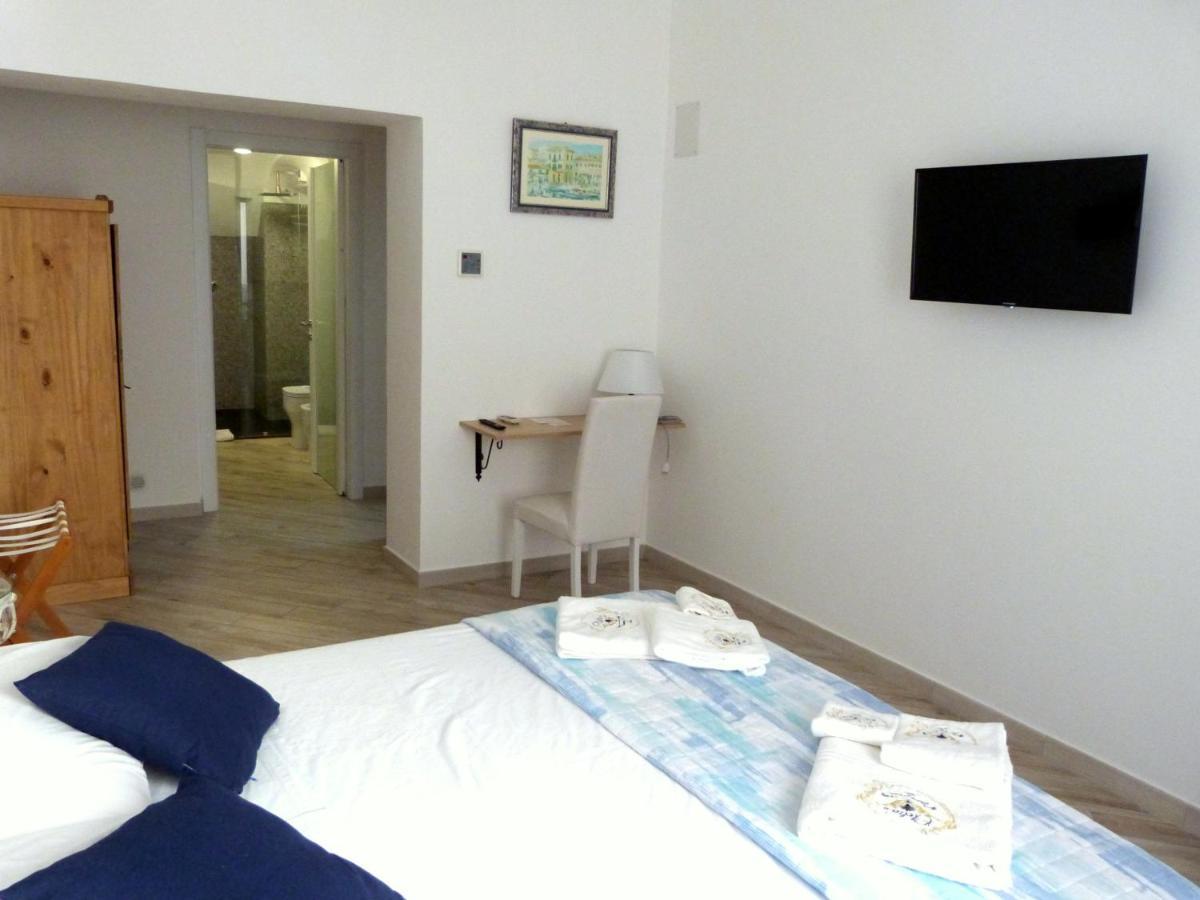 Clelia'S Boutique Rooms & Suites La Maddalena  Exteriör bild