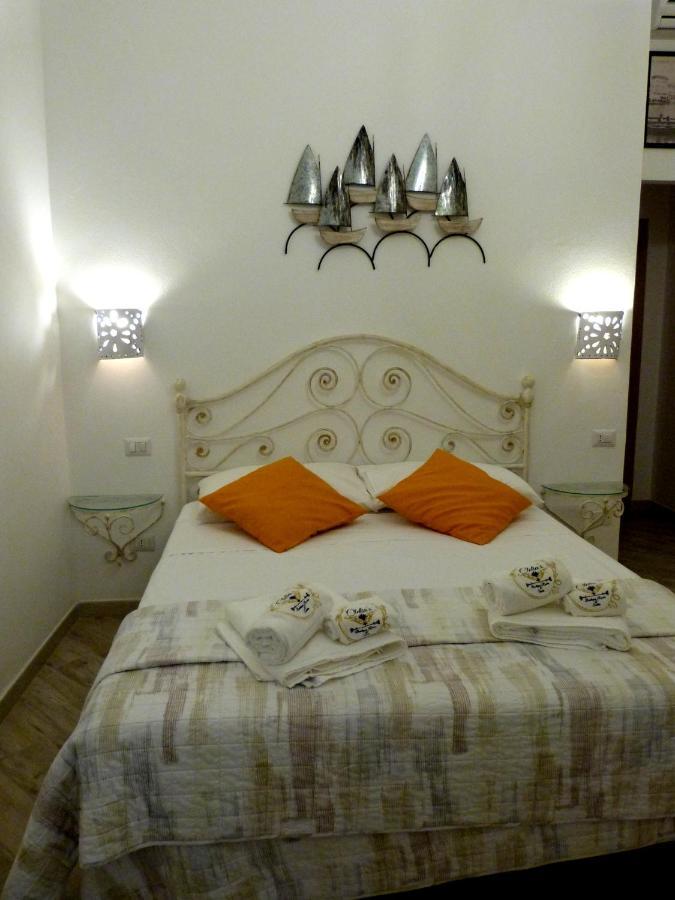 Clelia'S Boutique Rooms & Suites La Maddalena  Exteriör bild
