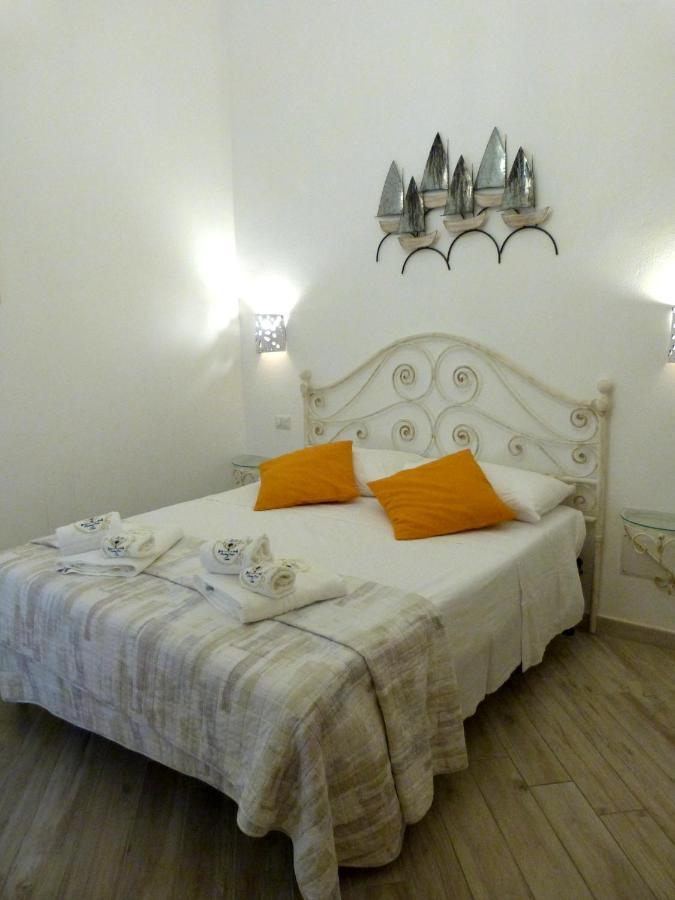 Clelia'S Boutique Rooms & Suites La Maddalena  Exteriör bild