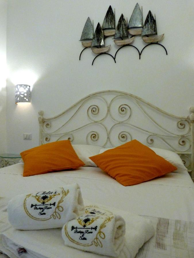 Clelia'S Boutique Rooms & Suites La Maddalena  Exteriör bild