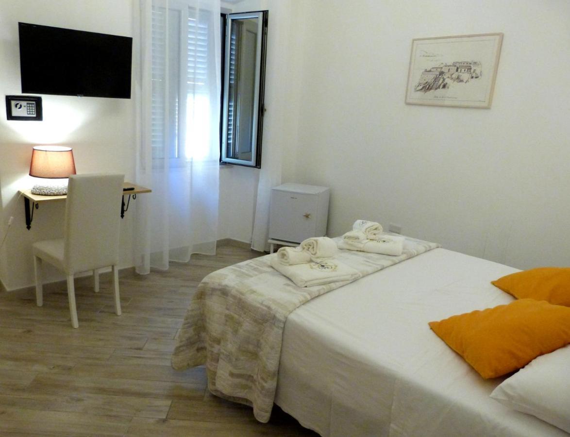Clelia'S Boutique Rooms & Suites La Maddalena  Exteriör bild