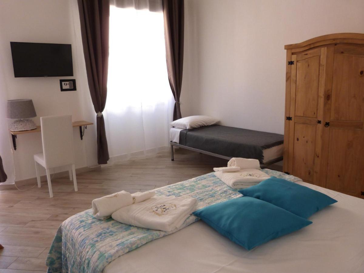 Clelia'S Boutique Rooms & Suites La Maddalena  Exteriör bild